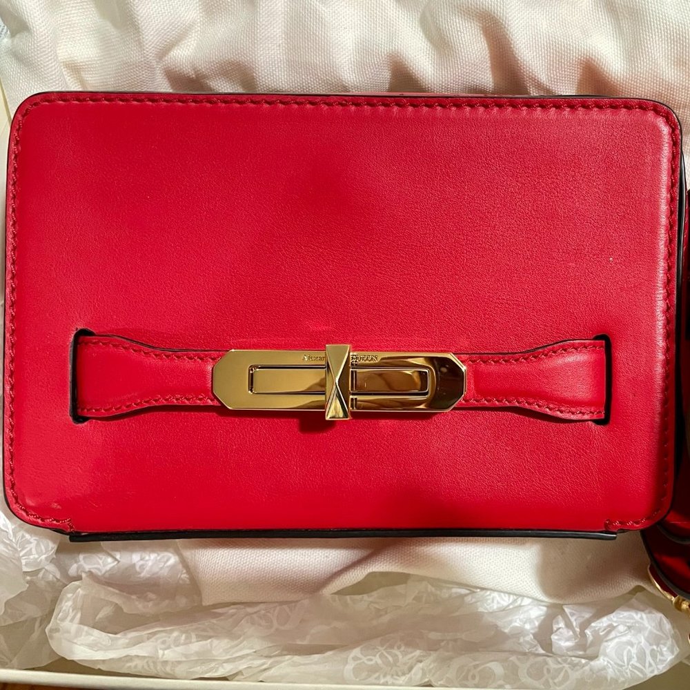 NWT ALEXANDER MCQUEEN RED MYTH LEATHER CROSSBODY/SHOULDER BAG